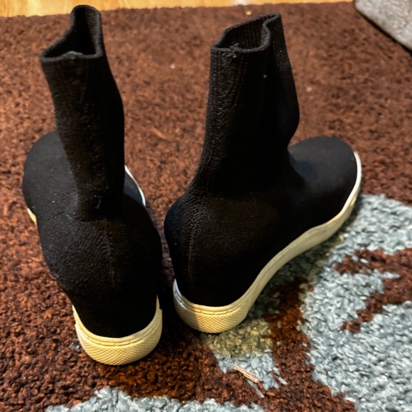 Steve Madden - Picture 2 of 3